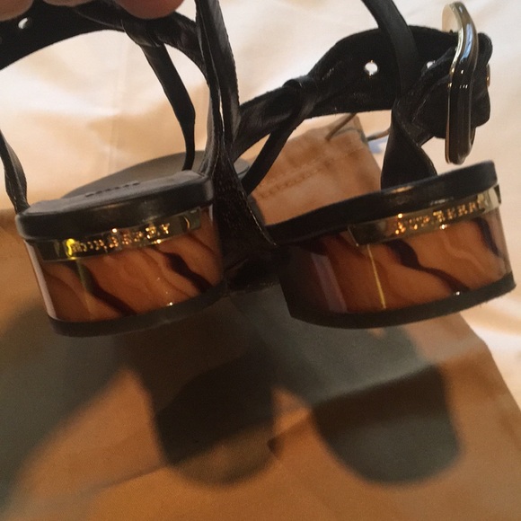 Burberry sandals. In Excellent condition. - Picture 2 of 8
